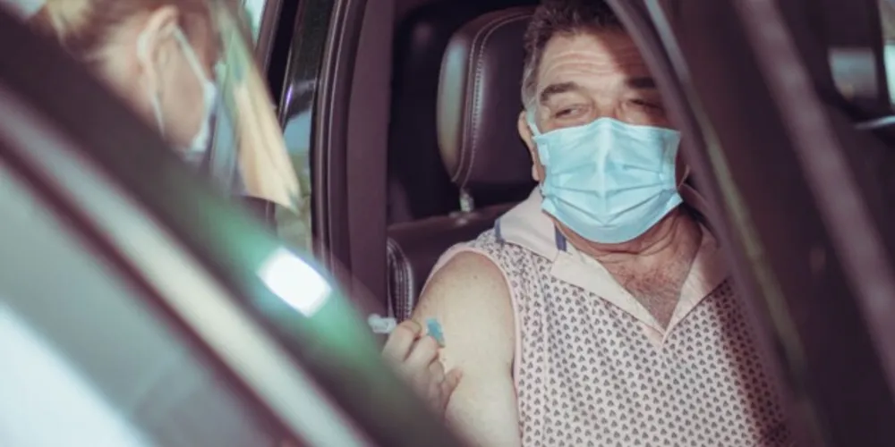 Após a imunização, Dr. Marcio agradeceu os profissionais de saúde e se solidarizou com as famílias de Telêmaco Borba