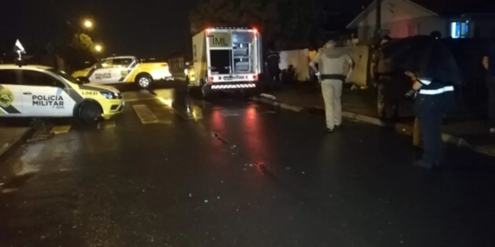 A PM e o Samu também estiveram no local do crime.