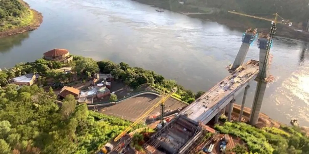 Imagem ilustrativa da imagem Obra da nova ponte entre Brasil e Paraguai alcança 49%