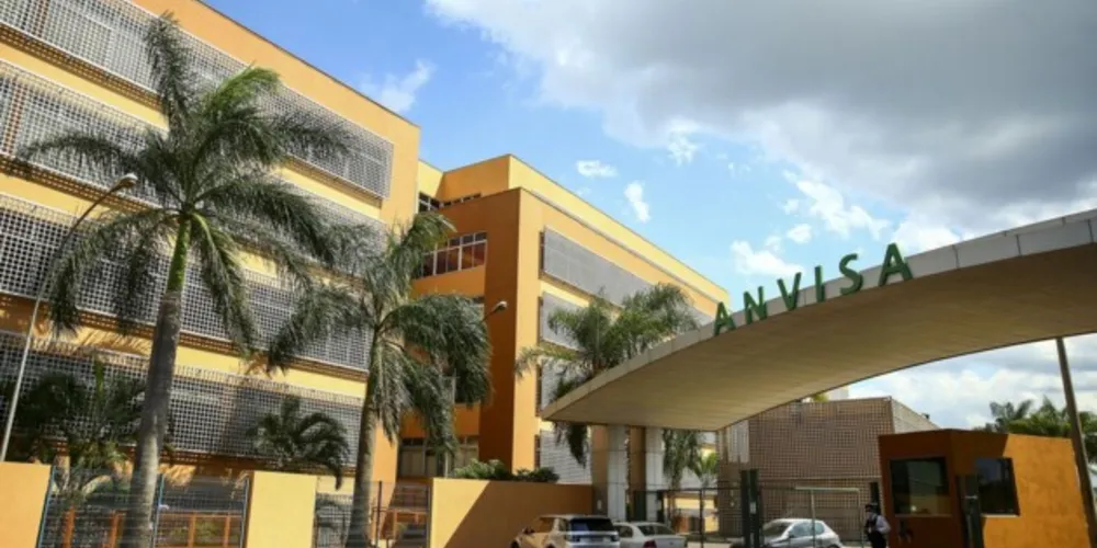 A fábrica não cumpre requisitos de Boas Práticas de Fabricação de Medicamentos.  