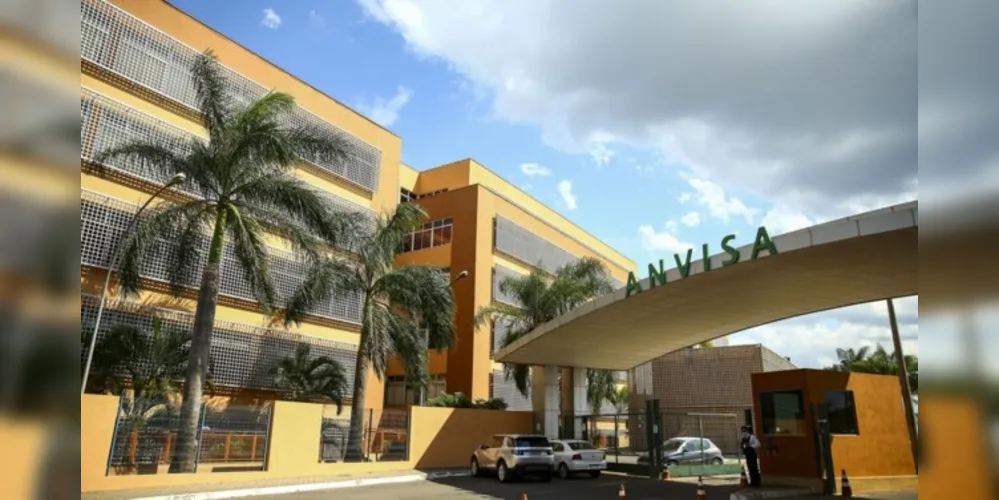 A fábrica não cumpre requisitos de Boas Práticas de Fabricação de Medicamentos.  