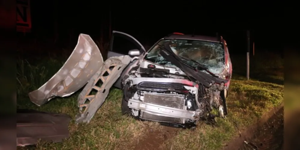 O carro seguia sentido Guarapuava e teria invadido a contramão 