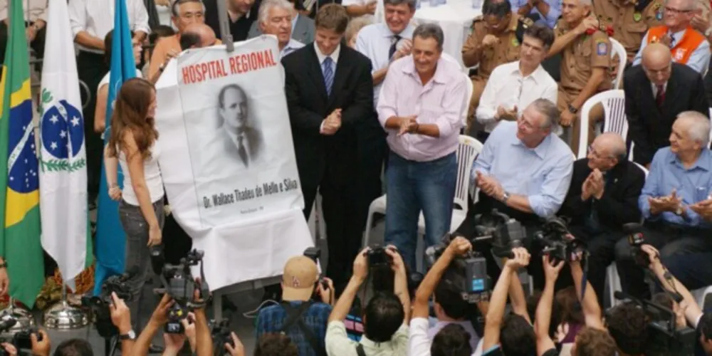 Foto da inauguração do HU-UEPG.