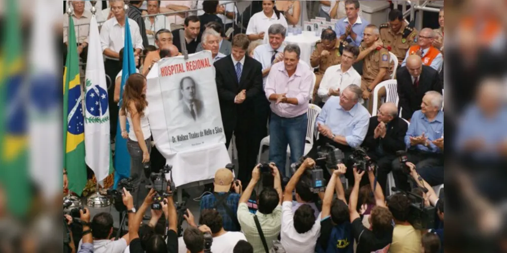 Foto da inauguração do HU-UEPG.