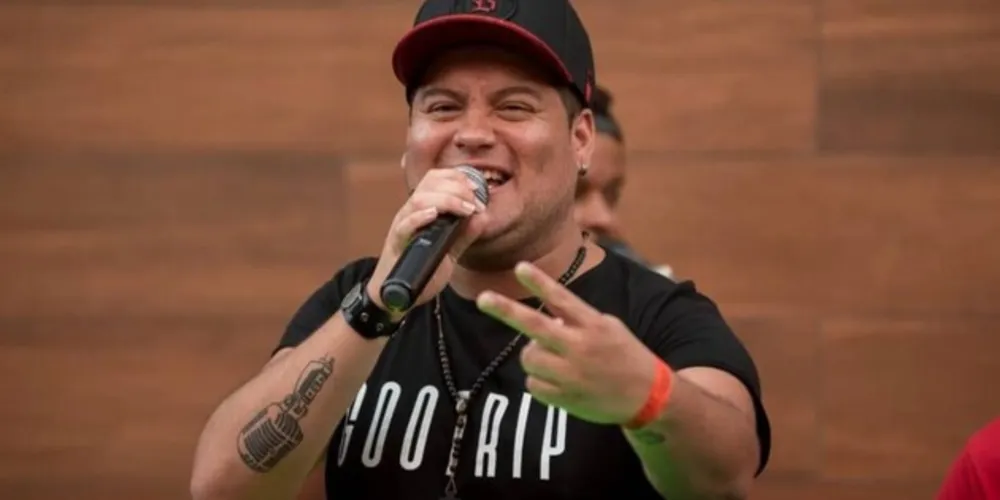 Sambista Juliano Carneiro grava clipe em Balneário Camboriú