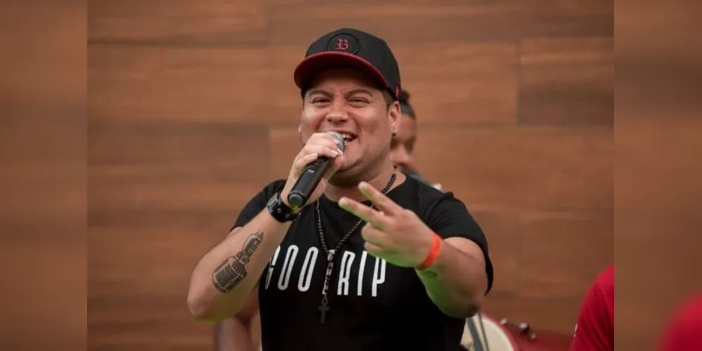 Sambista Juliano Carneiro grava clipe em Balneário Camboriú
