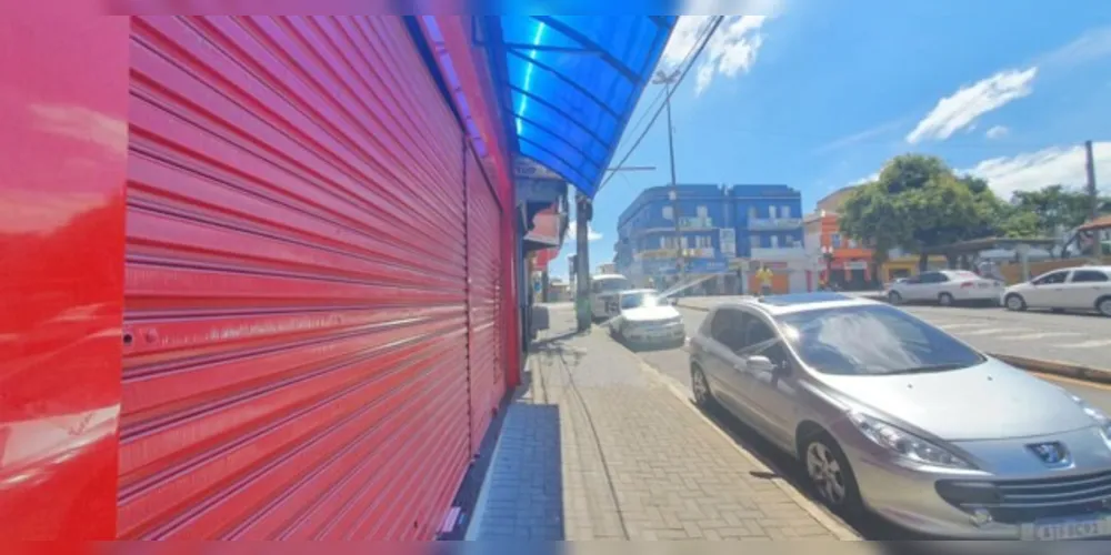 O comércio de rua abre somente no sábado (03).