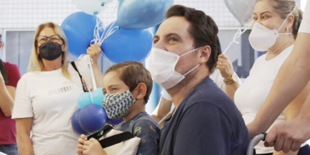 Professor da Universidade Estadual de Ponta Grossa e servidor do HU-UEPG, venceu a luta contra a covid-19 e foi liberado nesta quinta-feira (1º)