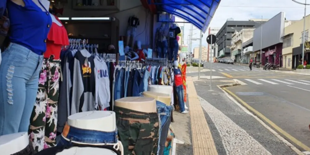 Lojas do comércio de rua não abrem nesta sexta-feira, mas voltam a atender no sábado