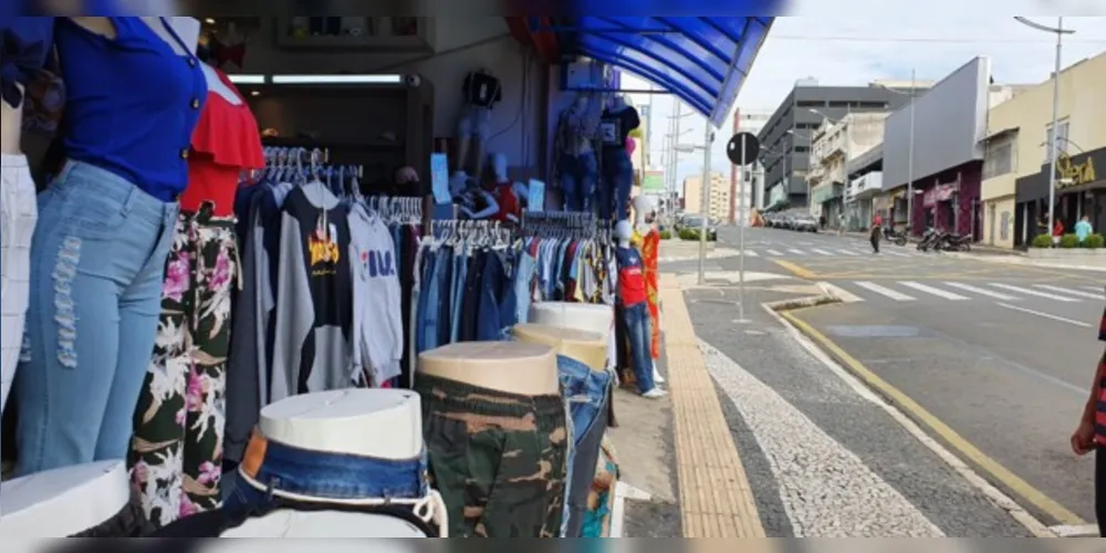 Lojas do comércio de rua não abrem nesta sexta-feira, mas voltam a atender no sábado