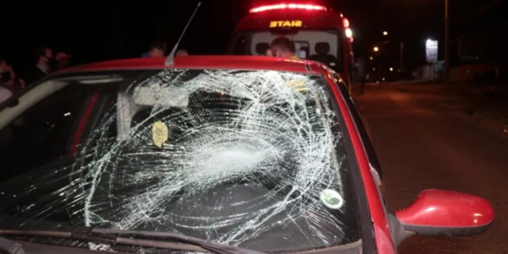 Colisão foi registrada na Avenida Antônio Saad, na noite deste sábado (3)