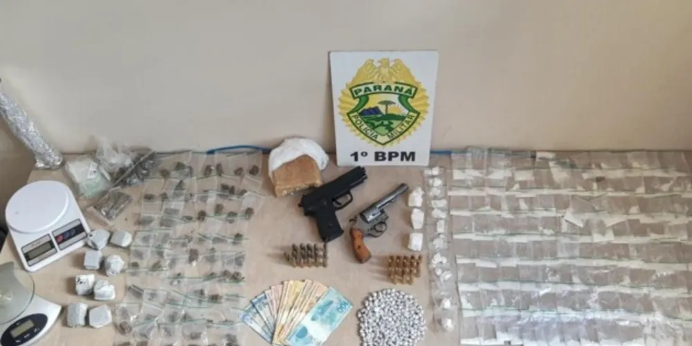 Armas, drogas e homem foram apreendidos e encaminhados até a 13ª, em Ponta Grossa.