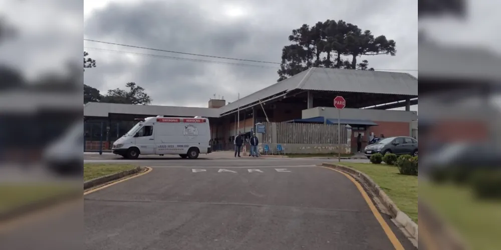 Carro do Sintropas estacionado em frente à garagem da VCG