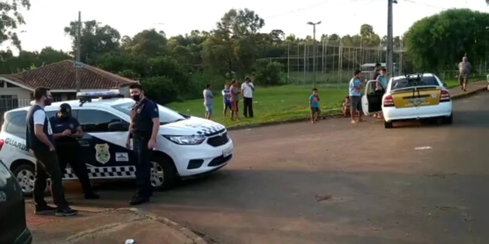 briga generalizada na esquina entre as ruas Cação e Betara no Jardim Cachoeira.