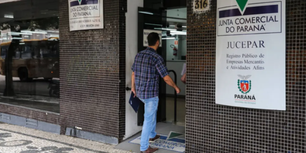 Mais de 89 mil empresas do Paraná devem atualizar seus dados de registro até 31 de maio para preservar o direito ao nome.