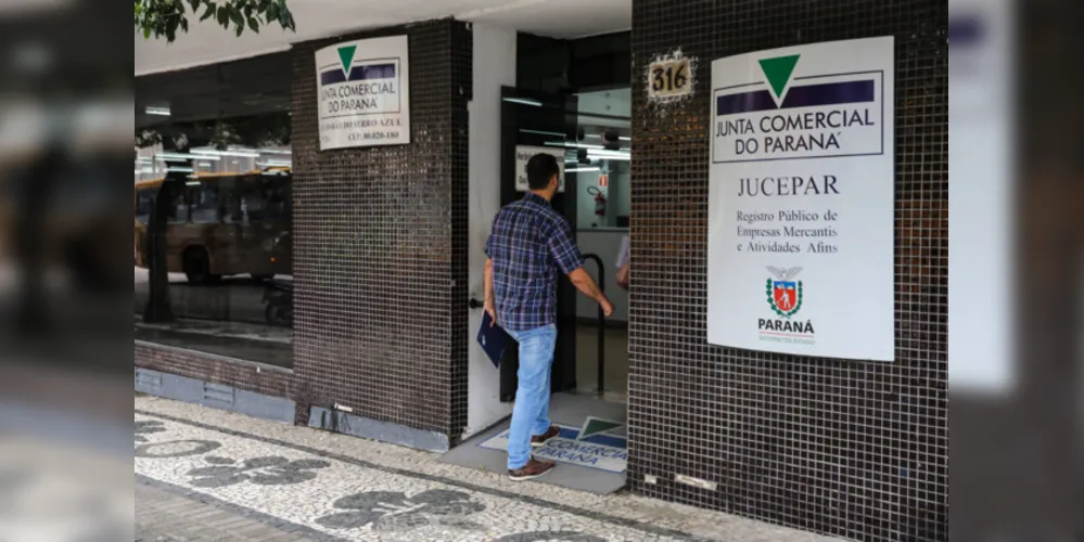 Mais de 89 mil empresas do Paraná devem atualizar seus dados de registro até 31 de maio para preservar o direito ao nome.