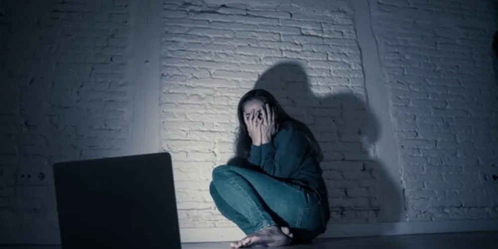 O crime de stalking é definido como perseguição reiterada, por qualquer meio.