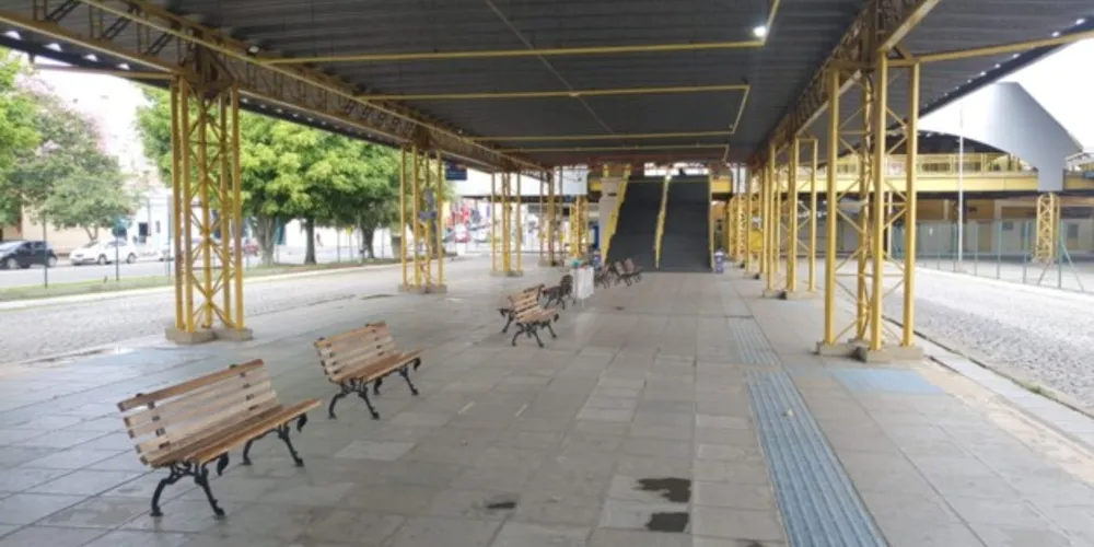 Terminais permaneceram vazios nesta segunda (5).