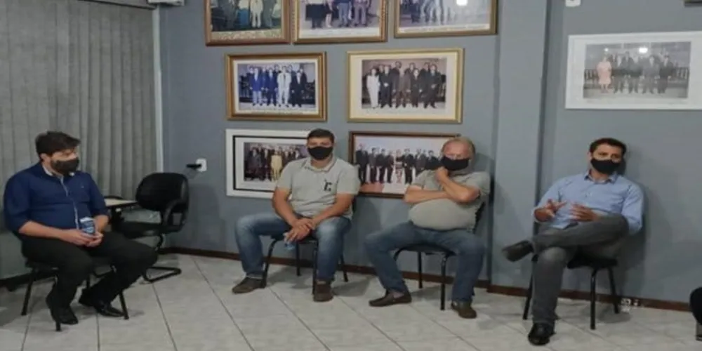 Douglas Modesto (PSB) esteve na câmara de vereadores para debater ações em prol do município
