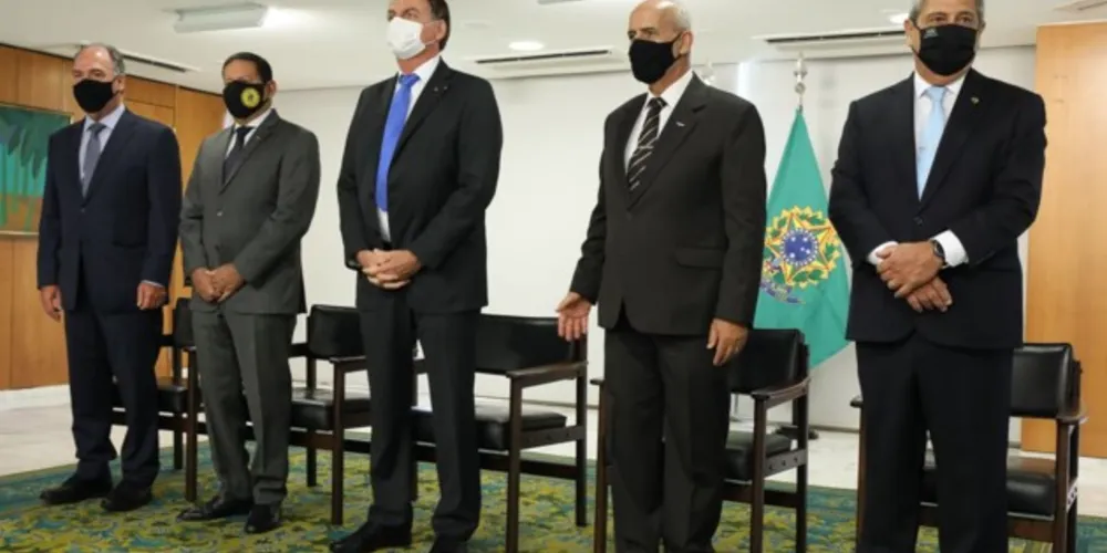 Em rápidos discursos, os novos titulares agradeceram ao presidente pela escolha para o cargo