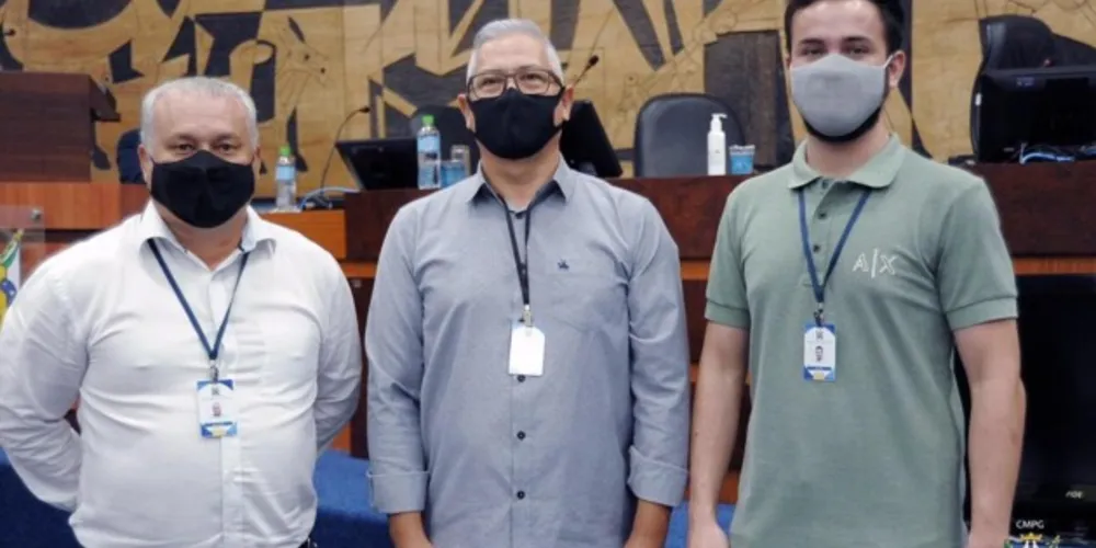 Vereadores Izaías, Léo Farmacêutico e Filipe Chociai.
