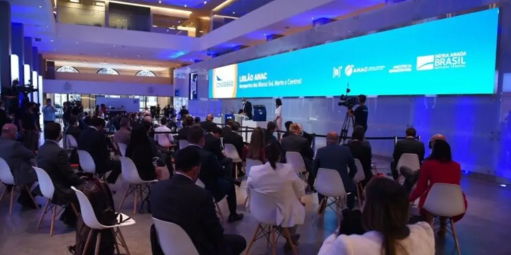 Imagem ilustrativa da imagem Governo arrecada R$ 3,3 bi com leilão de 22 aeroportos