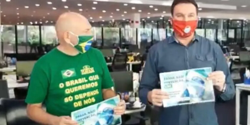 Um abaixo-assinado foi feito pedindo aprovação do texto-base. 