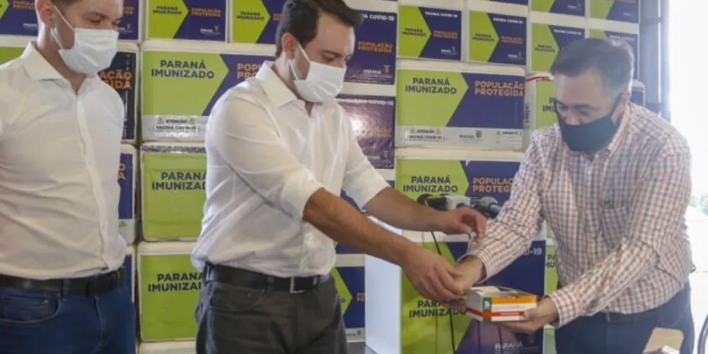  Remessa é formada por 127.250 imunizantes da AstraZeneca/Oxford/Fiocruz e 114.800 da Coronavac/Butantan.