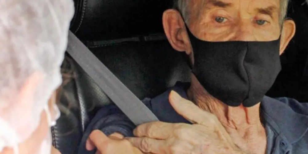A primeira dose da vacina contra a covid-19 será aplicada em pessoas com 66 e 67 anos neste sábado em Ponta Grossa.