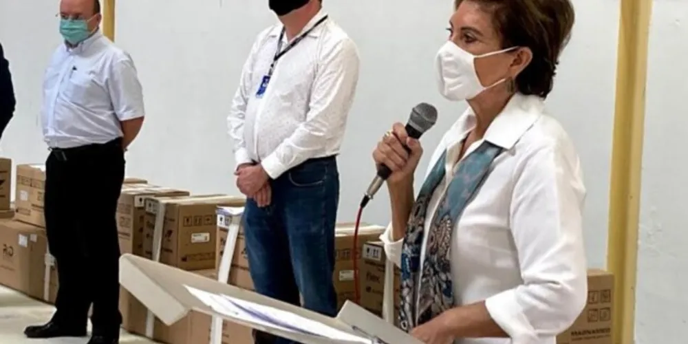 Entrega dos kits teve a presença da prefeita Elizabeth e lideranças do Governo.