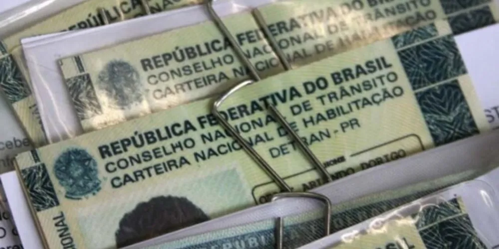 Dentre os destaques da nova lei de trânsito estão o aumento no período de renovação e de limite de pontos na carteira de habilitação