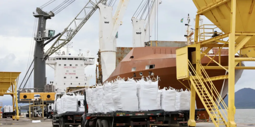 Foram 5.622.705 toneladas de cargas, de importação e exportação.