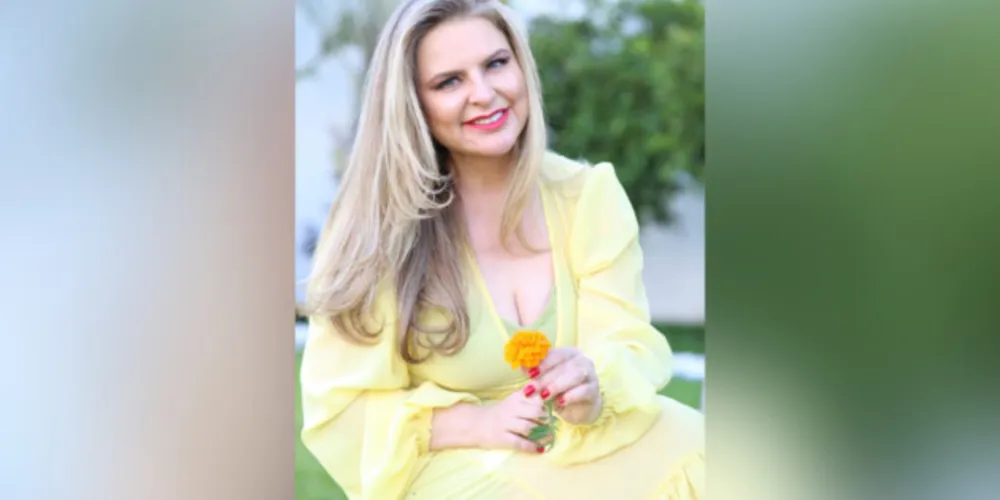 Brinde à vida - A médica Daniele Araujo festejou a troca de idade na última segunda-feira (12). Além da data festiva a médica comemora os 21 anos da sua clínica Corpo e Arte, que atua no cenário de beleza e estética. Pela dupla festividade a coluna RC parabeniza a aniversariante. 