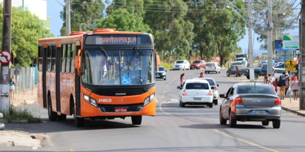 Transporte público coletivo retornou suas atividades na última sexta (9).