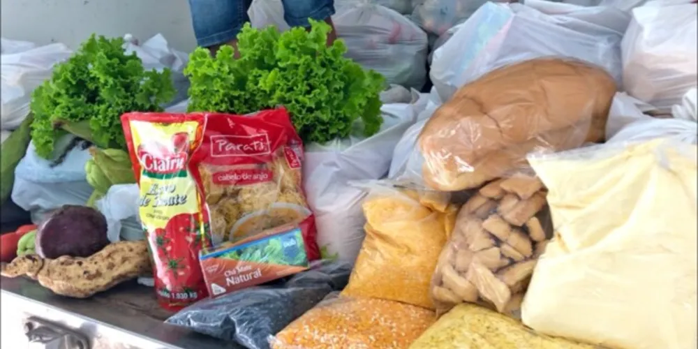 Foram confeccionadas mais de 400 cestas com alimentos provenientes da agricultura familiar