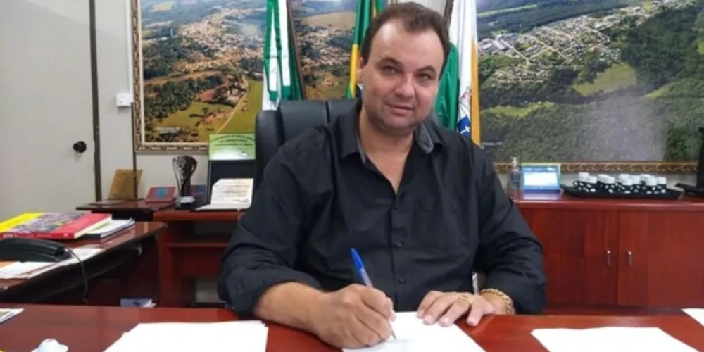 Novos parquinhos foram instalados em duas instituições de ensino da rede municipal