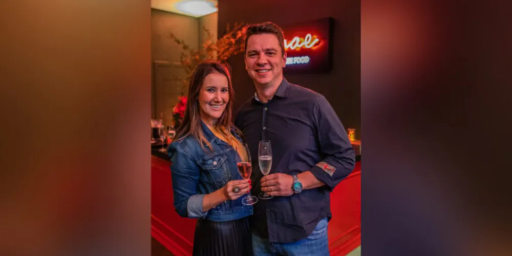 Troca de idade - Tamima Gobbo Tuma Schrutt será muito cumprimentada pela passagem de seu aniversário nesta quarta-feira (14). A admirável advogada Tamima é casada com Dino Schrutt e mãe da doce e bela Alice, e do pequeno Leonardo. Da coluna RC os votos de realizações e alegrias. 