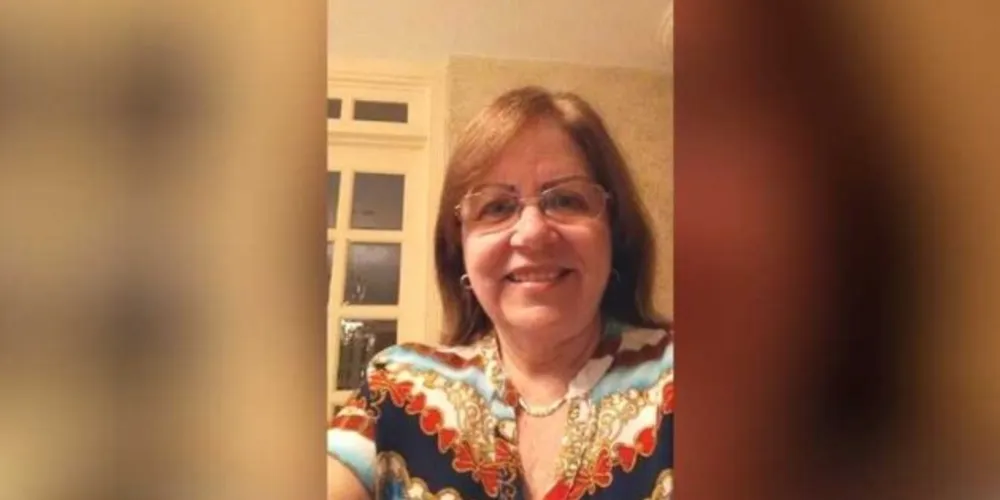 Sueli Fernandes, professora aposentada, filha da escritora, trovadora e artista plástica Amalia Max. Formada em História pela UEPG. Publicou seu primeiro livro 'Aconteceu ComigoComigo... - viagens pelo mundo'; em 2019.