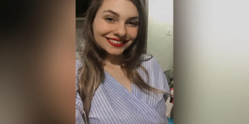 Aline Sviatowski, ponta-grossense, 27 anos, estudante, artesã e professora particular para vestibulares. Possui intenso carinho pela região dos Campos Gerais, encontrando nesse ambiente e nas pessoas aqui residentes inspirações fortes para a escrita. 