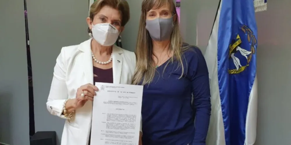 Prefeita Elizabeth Schmidt assinou decreto do Vale dos Trilhos no Dia Mundial da Criatividade e Inovação
