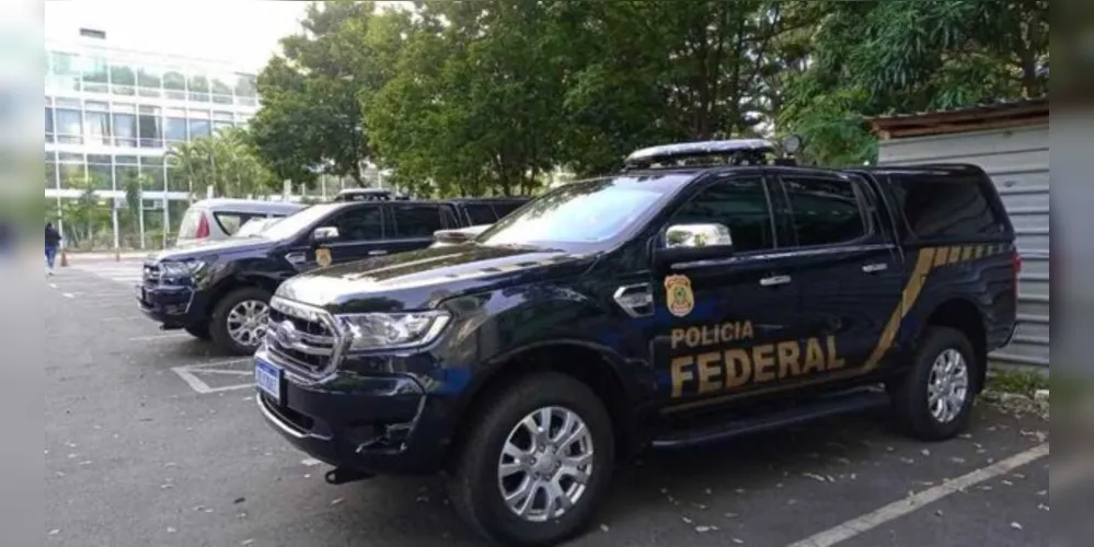 Medida foi determinada pelo ministro do STF Alexandre de Moraes. Polícia Federal investiga exportação ilegal de madeira do país