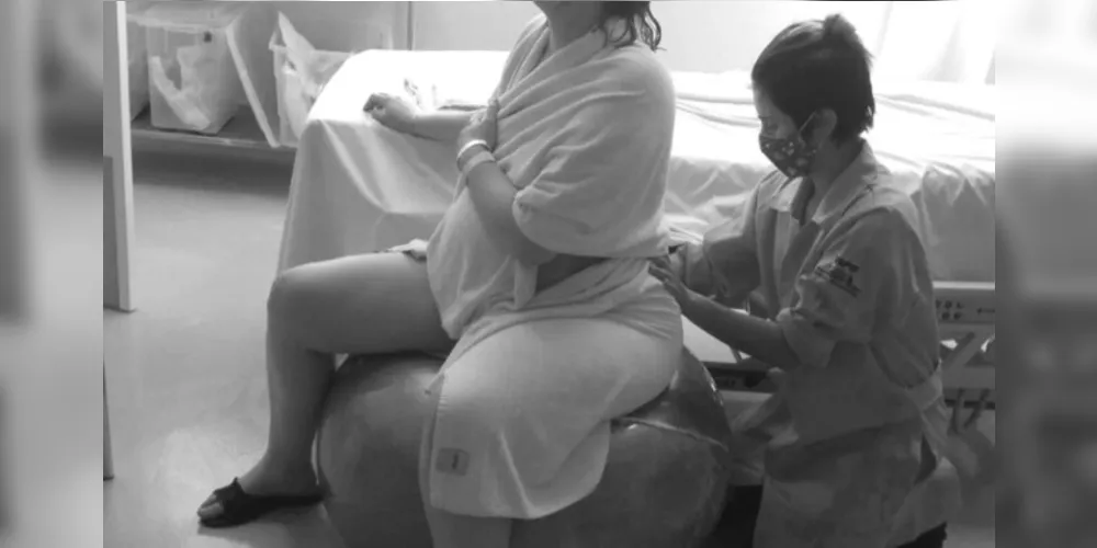 As doulas ajudam no conforto físico, segurança e encorajamento da mulher no momento do parto.