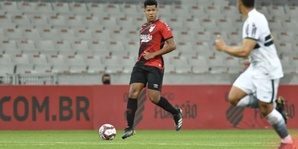 Resultado faz o Rubro-Negro subir para quinta colocação e o Coxa continua em segundo