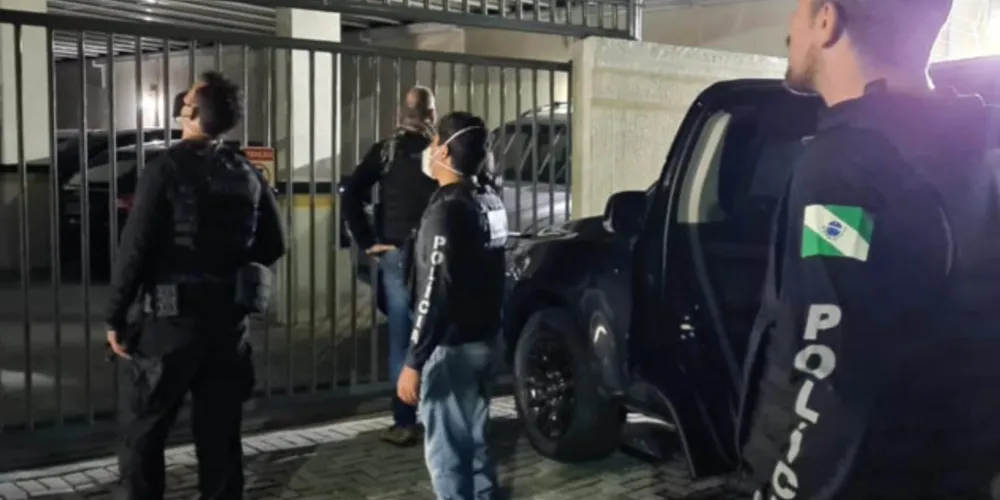 Polícia Civil prendeu uma mulher, de 37 anos, e três homens, de 32, 33 e 23, envolvidos em uma associação criminosa