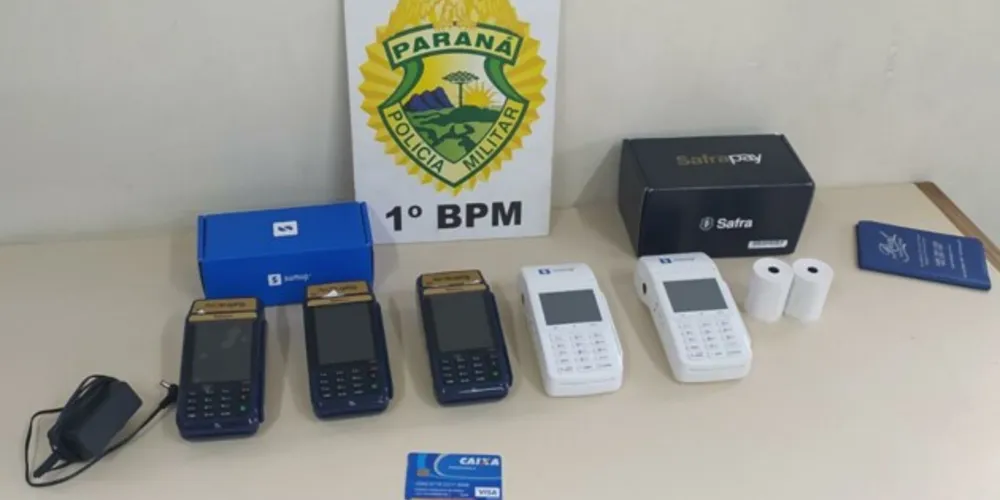 Várias máquinas para diferentes cartões foram apreendios pela PM