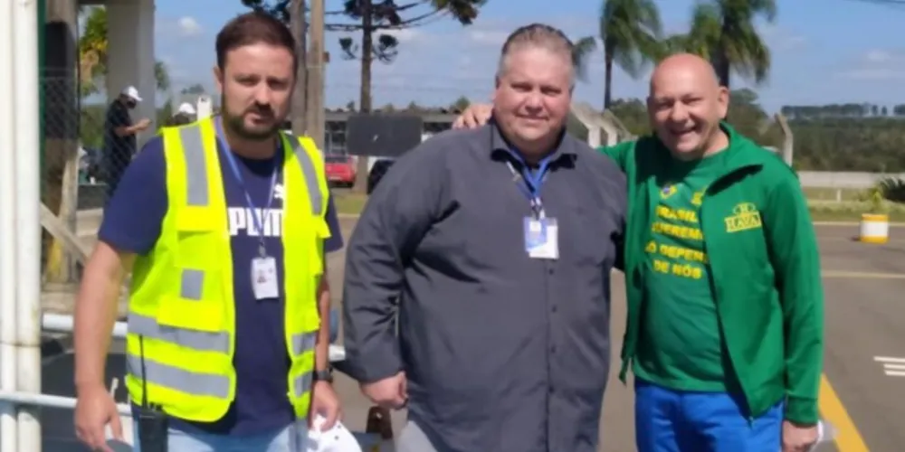 Luciano Hang com José Carlos Loureiro e Victor Oliveira no Aeroporto Sant'Ana