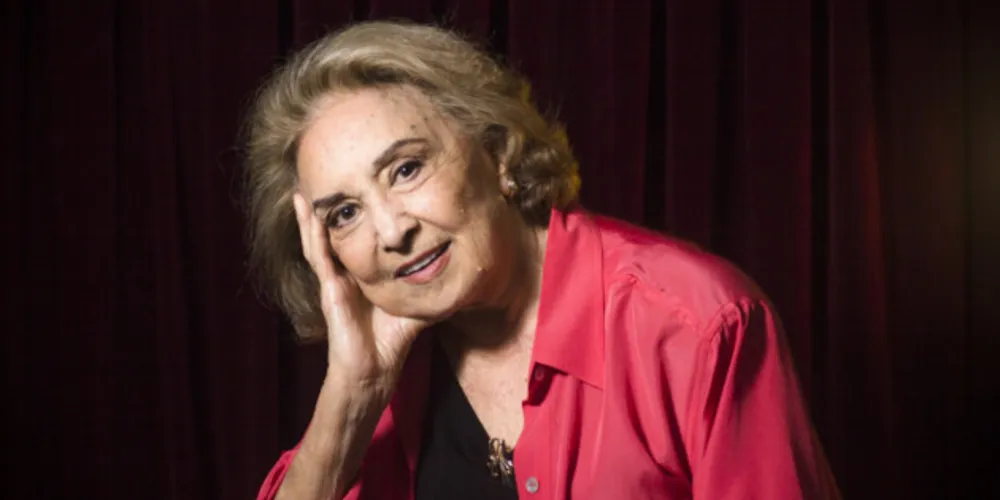 Atriz havia sido internada no dia 10 de janeiro com um quadro de pneumonia e descobriu um câncer