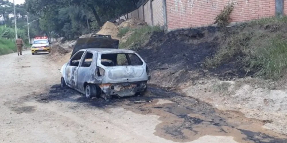 Carro foi localizado na tarde deste domingo (2), em Curitiba