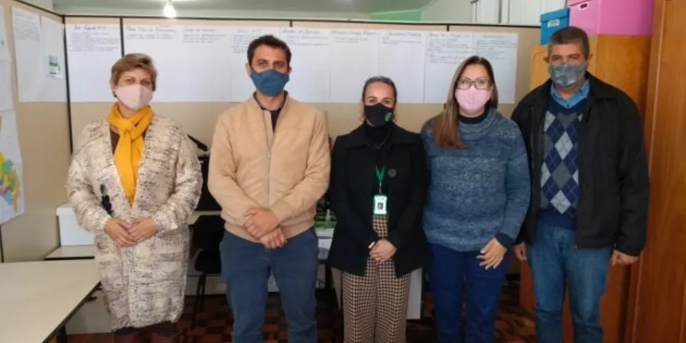 Reunião debateu questões ligadas ao retorno das aulas presenciais no município