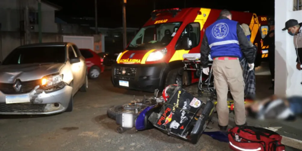 Colisão de trânsito mobilizou equipes do Siate na noite deste domingo
